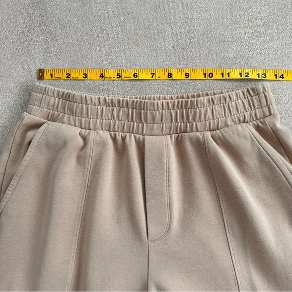 Old Navy Women's Dynamic Fleece High Waist Wide Leg Cargo Sweatpants. Medium. - Picture 5 of 7